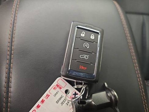 Used 2024 Jeep Grand Cherokee Summit AWD/4WD image 29