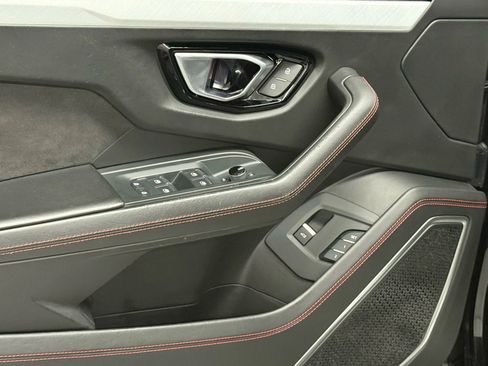 Used 2021 Lamborghini Urus image 36