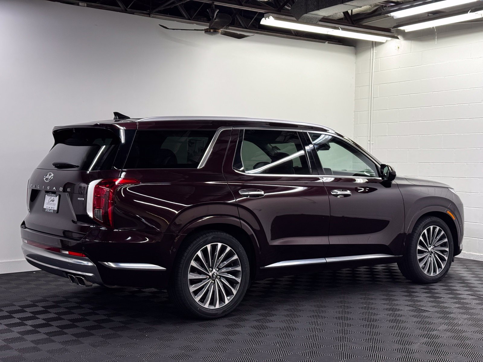 Used 2024 Hyundai Palisade Calligraphy AWD/4WD image 2