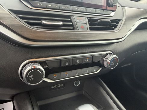 Used 2025 Nissan Altima 2.5 SV FWD image 25