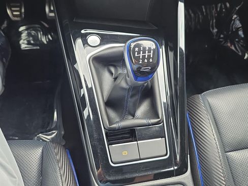 Used 2024 Volkswagen Golf R AWD/4WD image 23