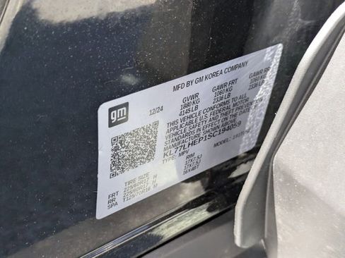 Used 2025 Chevrolet Trax LT FWD image 36