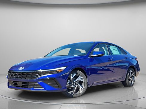 Certified 2025 Hyundai Elantra Limited FWD image 2