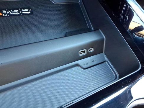 Used 2025 Chevrolet Suburban LT w/ Comfort Package image 30