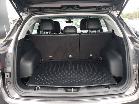 Used 2018 Jeep Compass Latitude w/ Popular Equipment Group FWD image 5