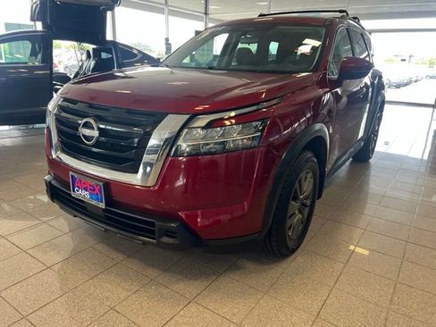 Used 2022 Nissan Pathfinder SV AWD/4WD image 14