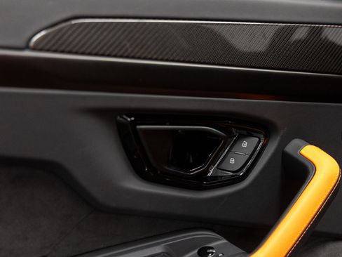 Used 2025 Lamborghini Urus SE image 21