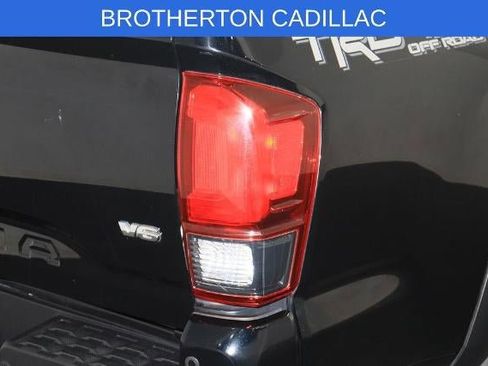 Used 2018 Toyota Tacoma TRD Off-Road w/ TRD Premium Off Road Package AWD/4WD image 14