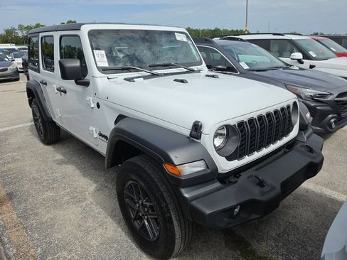 Used 2025 Jeep Wrangler Unlimited Sport AWD/4WD image 2