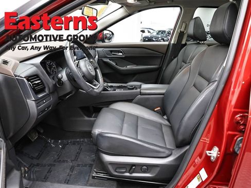 Used 2021 Nissan Rogue SV w/ Premium Package AWD/4WD image 14