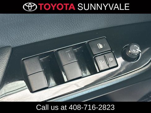 Used 2021 Toyota Prius Prime XLE FWD image 17