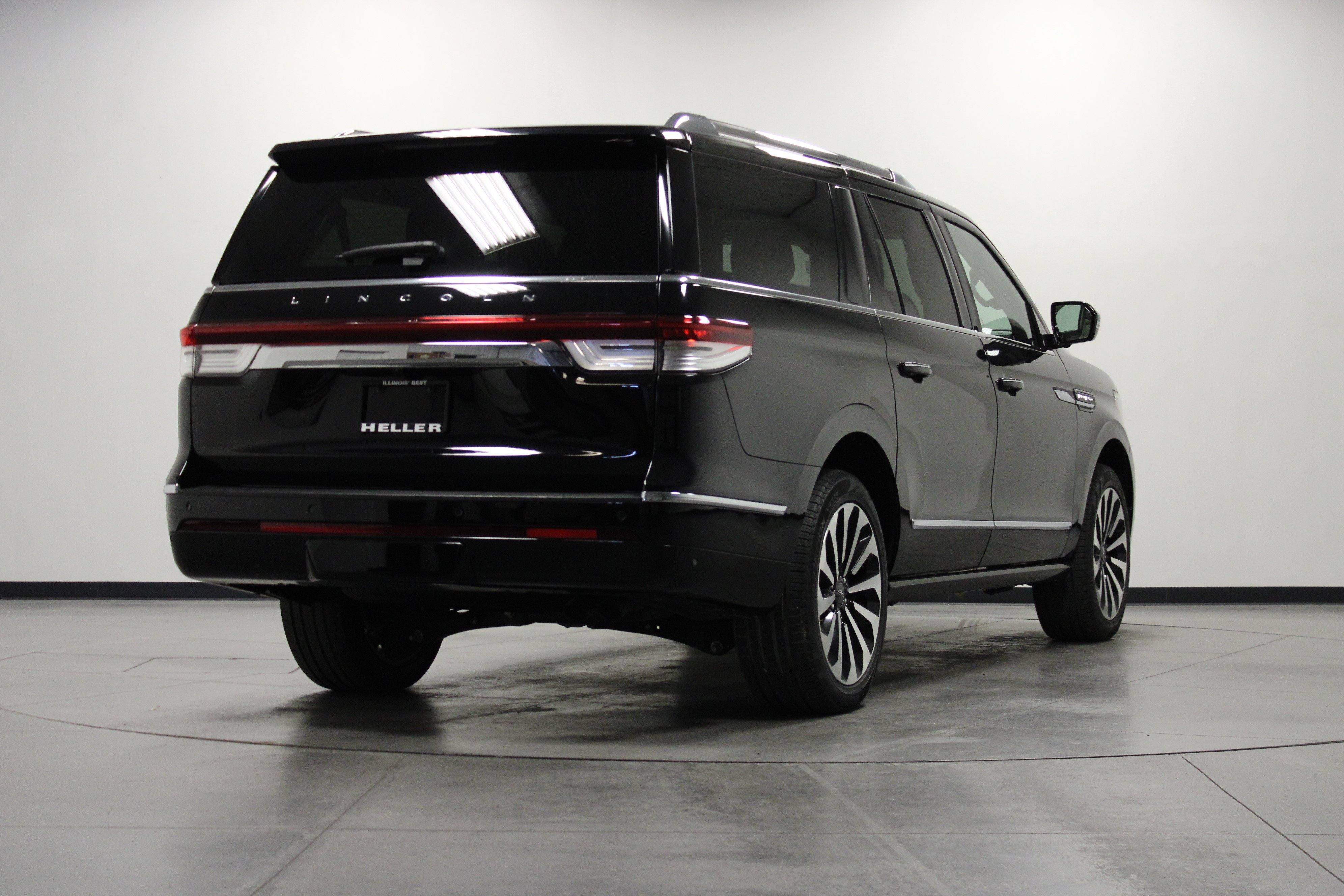 Used 2024 Lincoln Navigator L Reserve AWD/4WD image 4