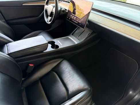 Used 2024 Tesla Model Y Long Range AWD/4WD image 17