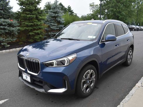 Used 2023 BMW X1 xDrive28i w/ Convenience Package AWD/4WD image 3