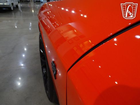 Used 2016 Dodge Challenger SRT Hellcat image 40