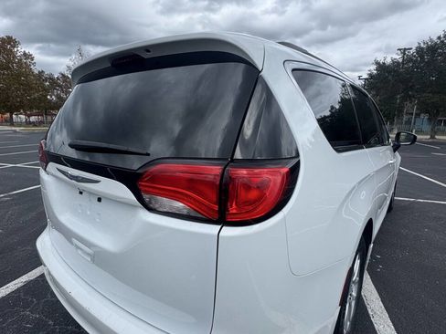 Used 2020 Chrysler Voyager Lxi image 3