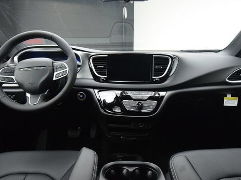 New 2027 Chrysler Pacifica LX FWD image 35