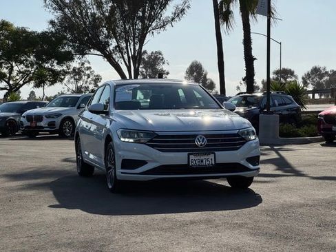 Used 2021 Volkswagen Jetta SE FWD image 4