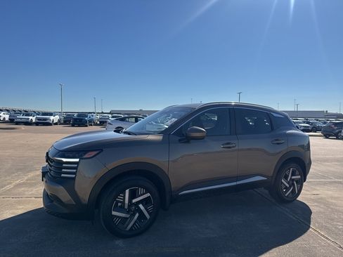 Certified 2025 Nissan Kicks SV w/ SV Premium Package image 6