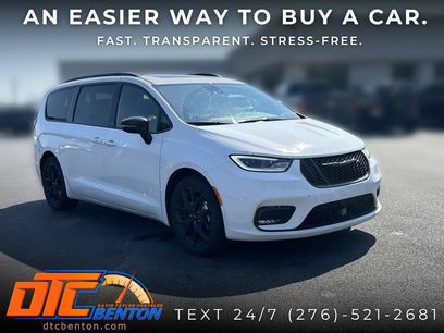 Used 2025 Chrysler Pacifica Limited