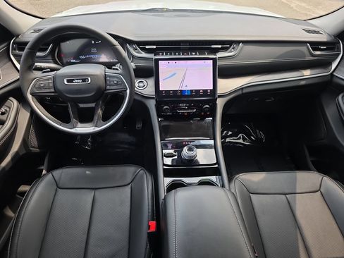 Used 2023 Jeep Grand Cherokee Limited w/ Luxury Tech Group II AWD/4WD image 13