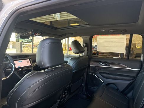 New 2026 Jeep Grand Cherokee Limited image 30