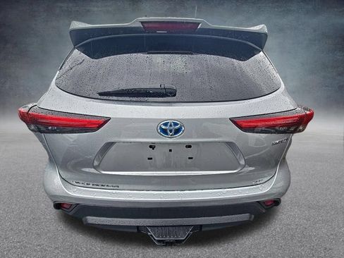 Used 2021 Toyota Highlander XLE AWD/4WD image 8