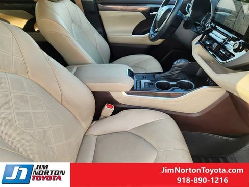 Used 2022 Toyota Highlander Platinum AWD/4WD image 15