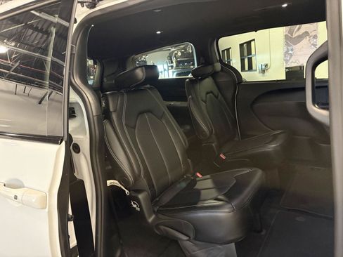 Used 2023 Chrysler Pacifica Touring-L w/ S Appearance Package FWD image 30