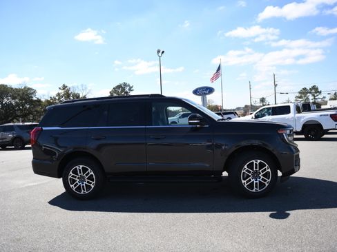 New 2026 Ford Expedition Active image 2