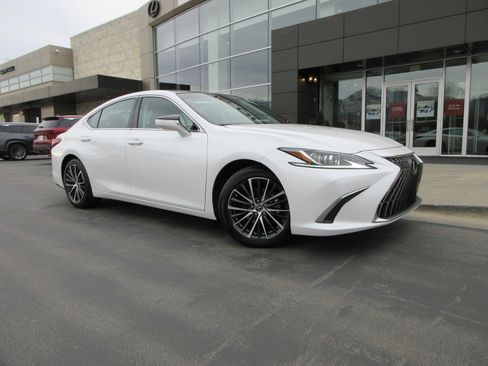 Used 2025 Lexus ES 350 w/ Premium Package image 13
