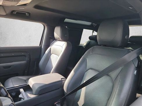 Used 2023 Land Rover Defender 90 S image 13