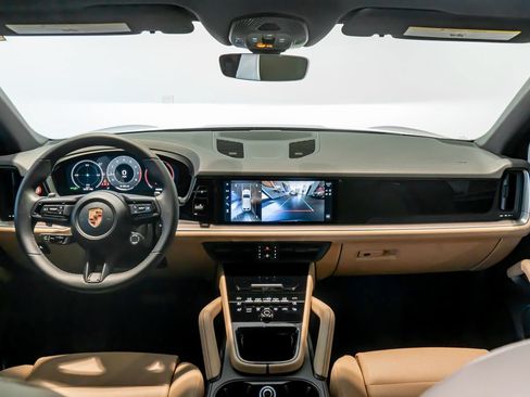 Certified 2025 Porsche Cayenne AWD/4WD image 20