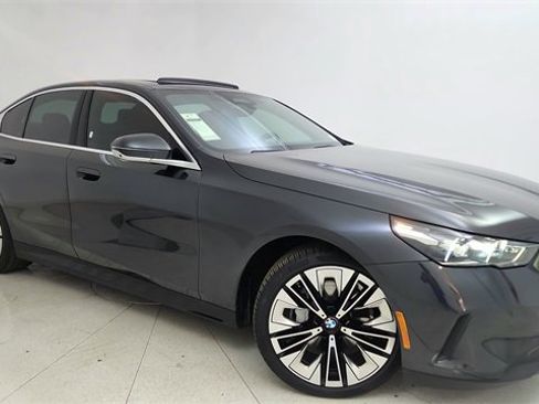 Used 2026 BMW 540i xDrive image 1