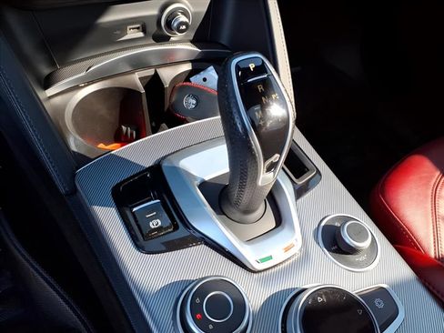 Used 2022 Alfa Romeo Stelvio Veloce image 24