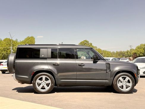 Used 2023 Land Rover Defender 130 First Edition image 9