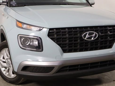 Used 2025 Hyundai Venue SE FWD image 42