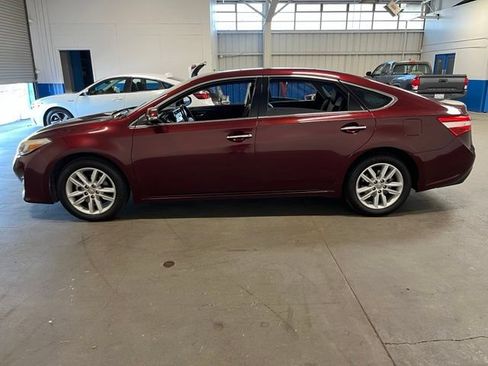 Used 2013 Toyota Avalon XLE FWD image 6