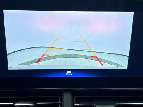 Used 2024 Chevrolet Trax LT w/ Sunroof Package image 9