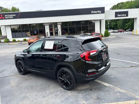 Used 2023 GMC Terrain SLT w/ Elevation Edition FWD image 5