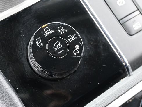 Used 2023 Mitsubishi Outlander SE image 32