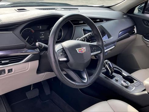 Used 2023 Cadillac XT4 Luxury w/ Cold Weather Package image 18