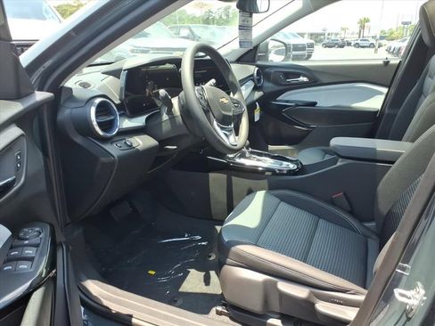 New 2026 Chevrolet Trax LT w/ Sunroof Package FWD image 9