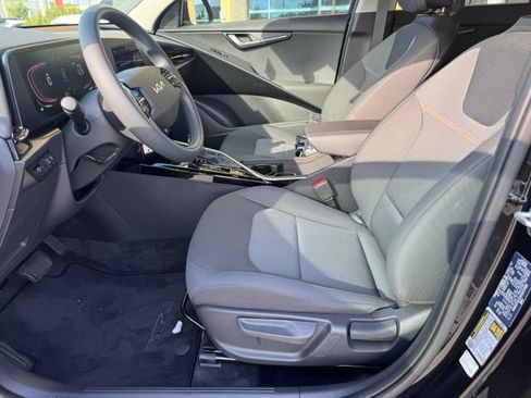 Used 2025 Kia Niro LX FWD image 45