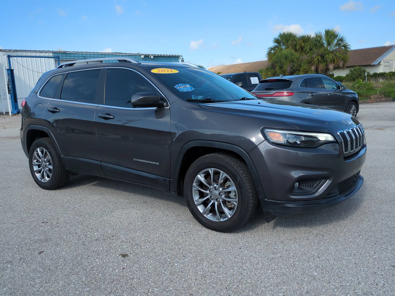 Used 2021 Jeep Cherokee Latitude Lux w/ Comfort/Convenience Group FWD image 2