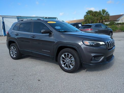 Used 2021 Jeep Cherokee Latitude Lux w/ Comfort/Convenience Group FWD image 2