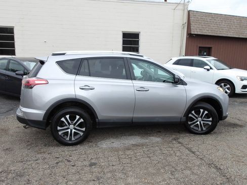 Used 2016 Toyota RAV4 LE AWD/4WD image 4