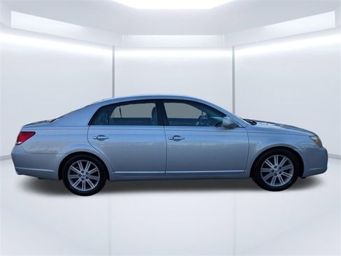 Used 2005 Toyota Avalon Limited image 3