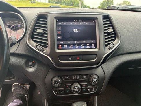 Used 2019 Jeep Cherokee Trailhawk AWD/4WD image 18