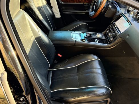 Used 2016 Jaguar XJ R-Sport image 26